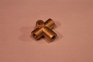 Details van 3 weg verbinding subframe achter